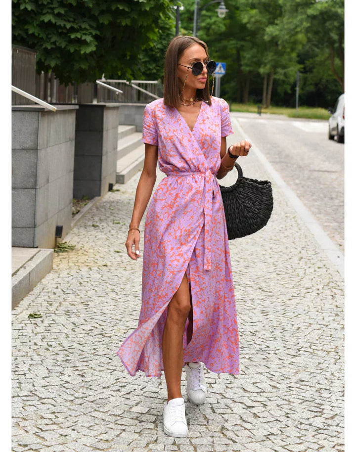 Julia - Elegancka Sukienka z Dekoltem w Serek i Modelującym Krojem